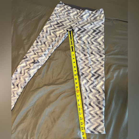 Tuff Athletic geometric leggings size small - Picture 8 of 9